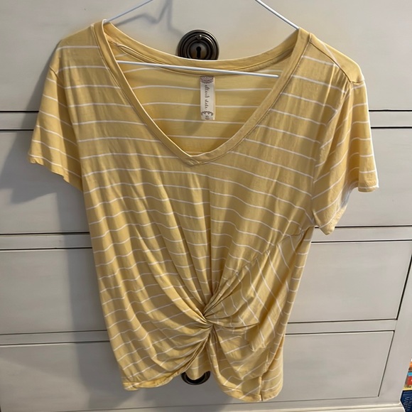 Altar's State top - Picture 1 of 1